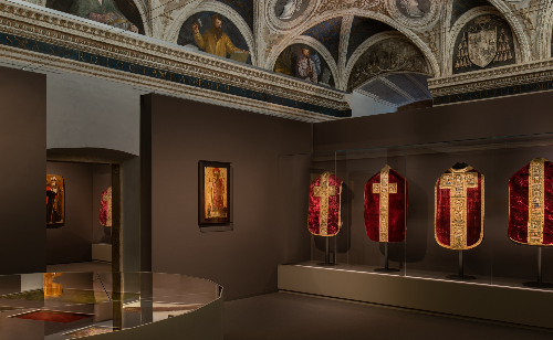 Fili d'oro e dipinti di seta, velluti e ricami tra Gotico e Rinascimento