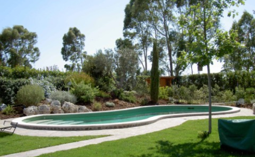 Area a verde con piscina