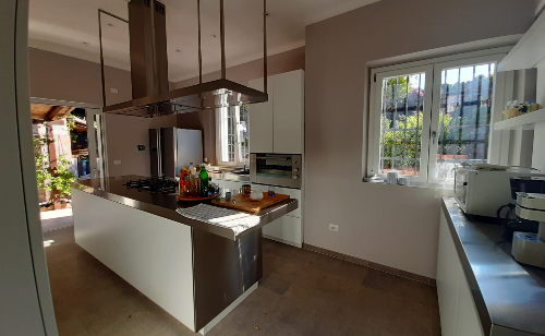 sartorial interior design for a contemporary-modern style kitchen