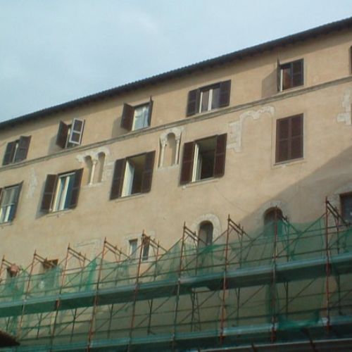 Restauro facciata edificio sito in Piazza Duomo