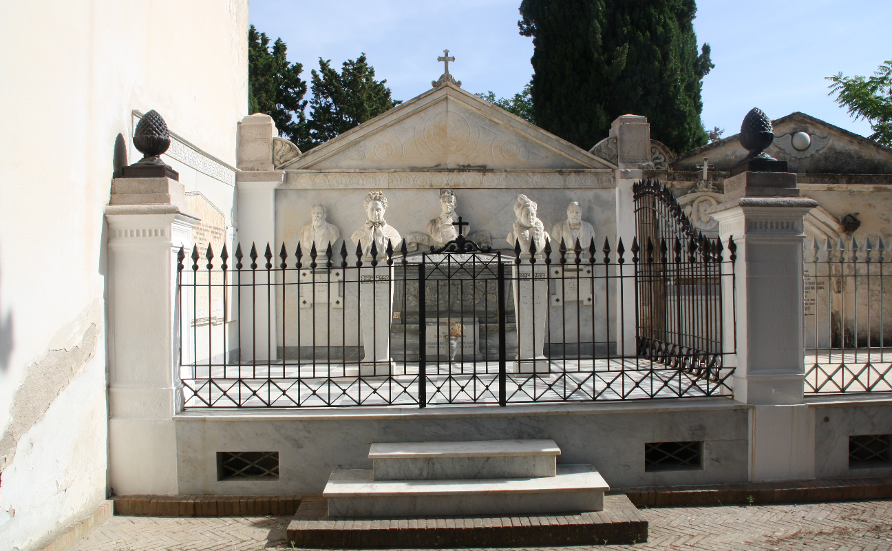 Restauro tomba monumentale nel Cimitero