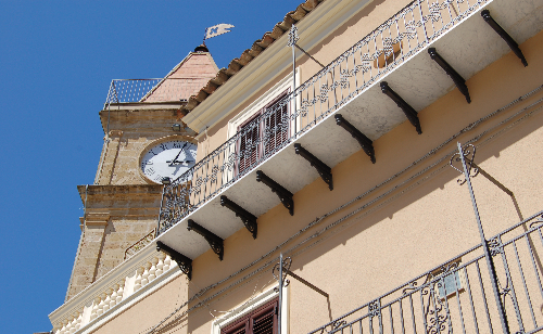 Restauro facciata Nord-Est di Piazza Vittorio Emanuele